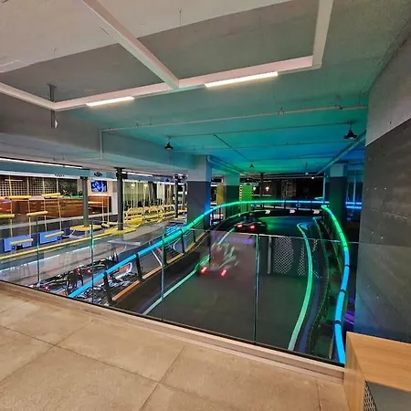 Mercury-tower With Pool