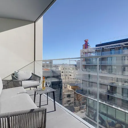 Mercury-tower With Pool *