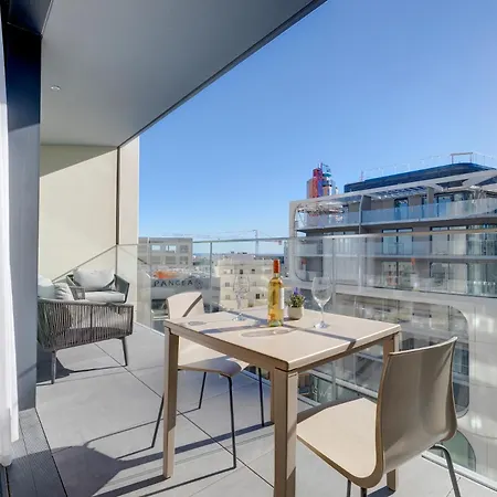 Mercury-tower With Pool Apartmán