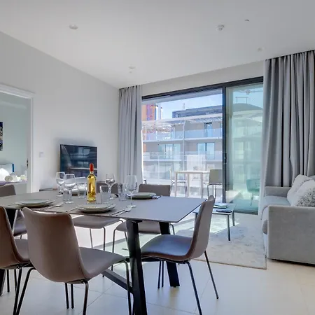 Mercury-Tower Apartments With Pool