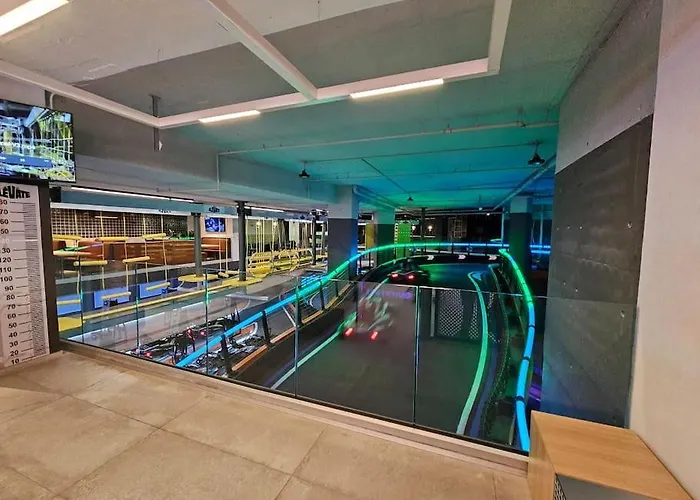 Mercury-tower With Pool