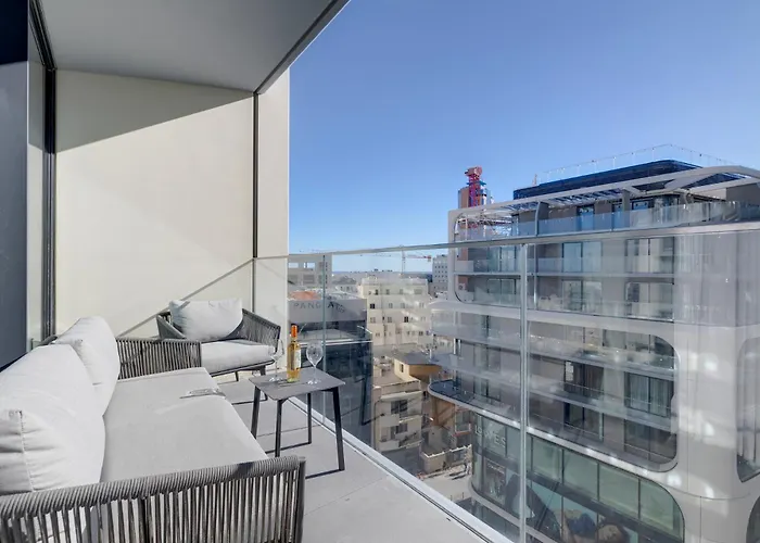 Mercury-tower With Pool *