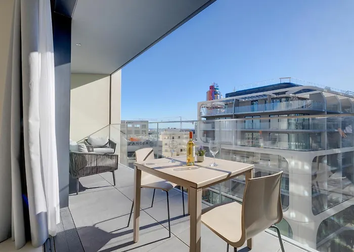 Mercury-tower With Pool Apartamento