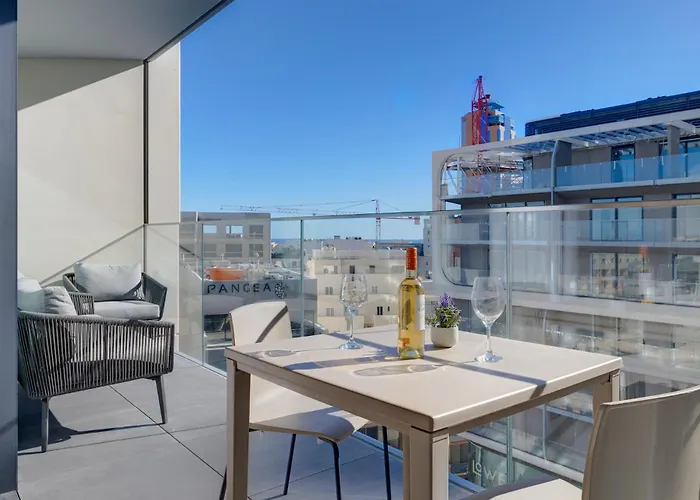 Mercury-tower With Pool *