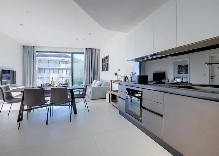 Mercury-tower With Pool *