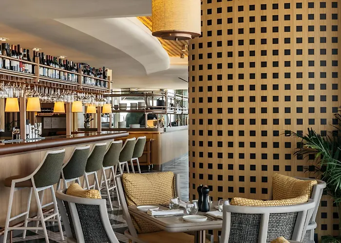 Mercury-tower With Pool