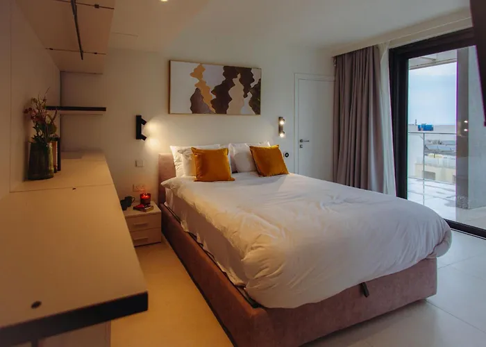 Mercury-tower With Pool Apartamento