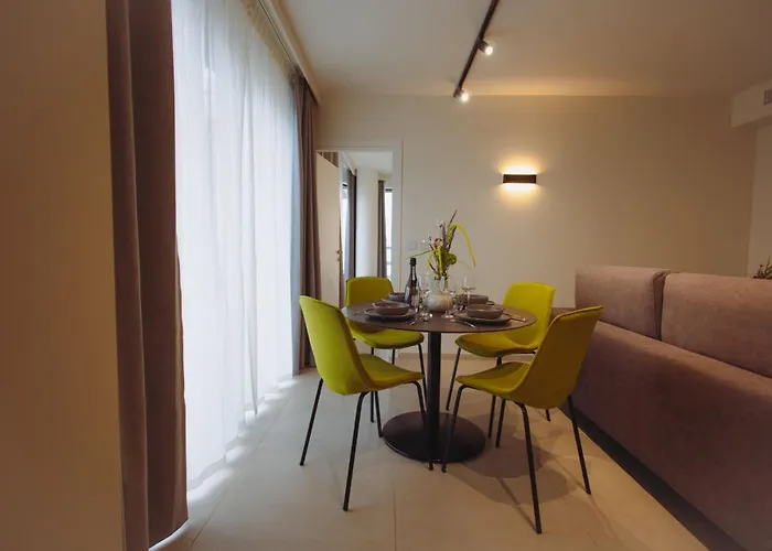 Mercury-tower With Pool Apartamento